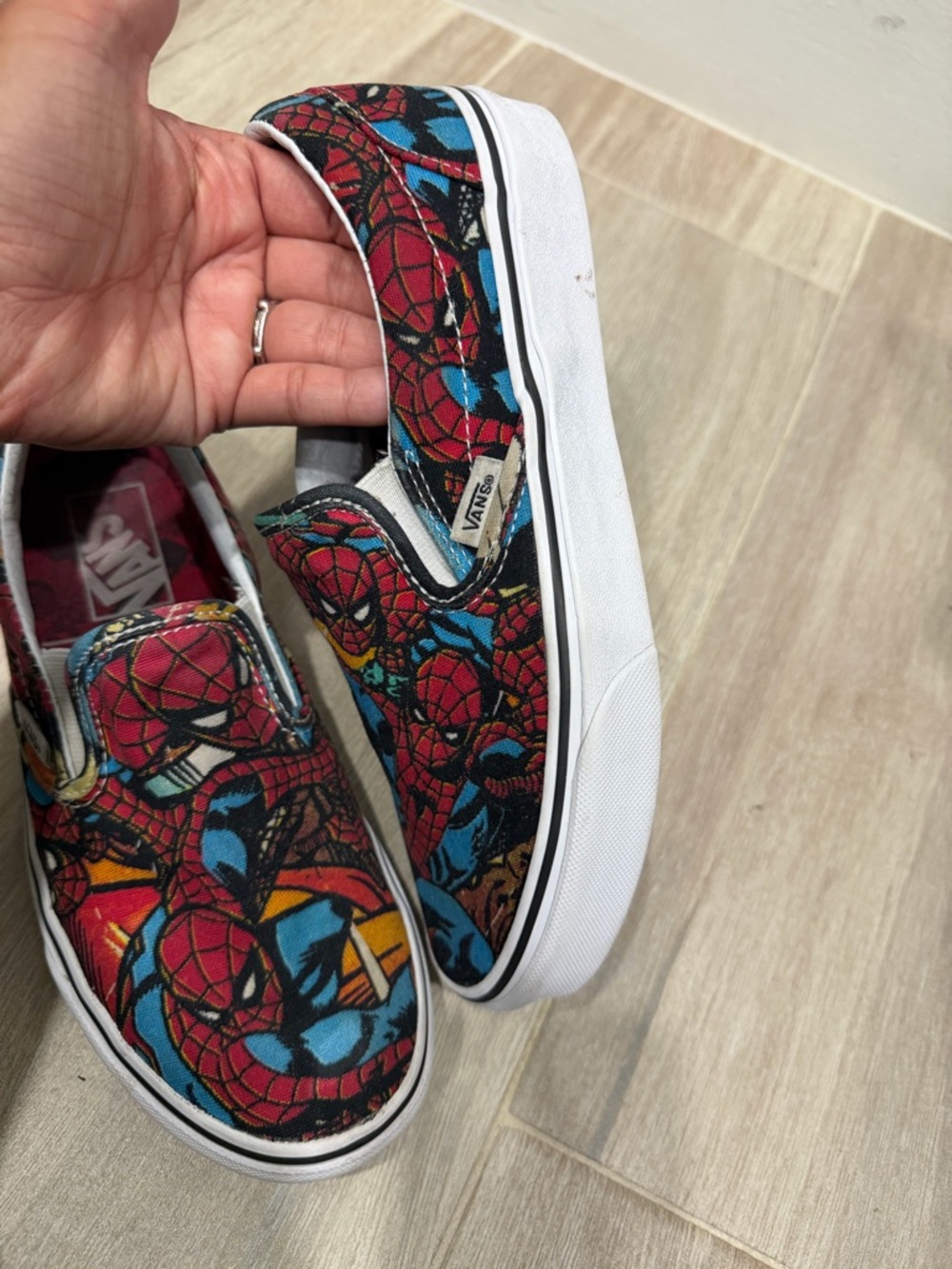 Vans Slip-On Sneakers with Spider-Man Comic Art - limited edition - Picture 6 of 6